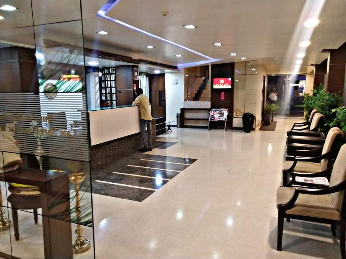 Suvarna Regency Hassan Eksteriør billede